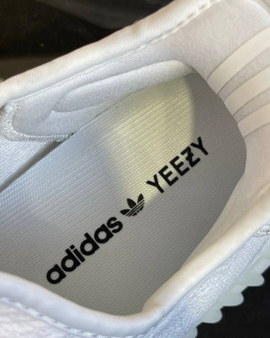 Yeezy 350 V2 Cream White / Triple White — изображение 8