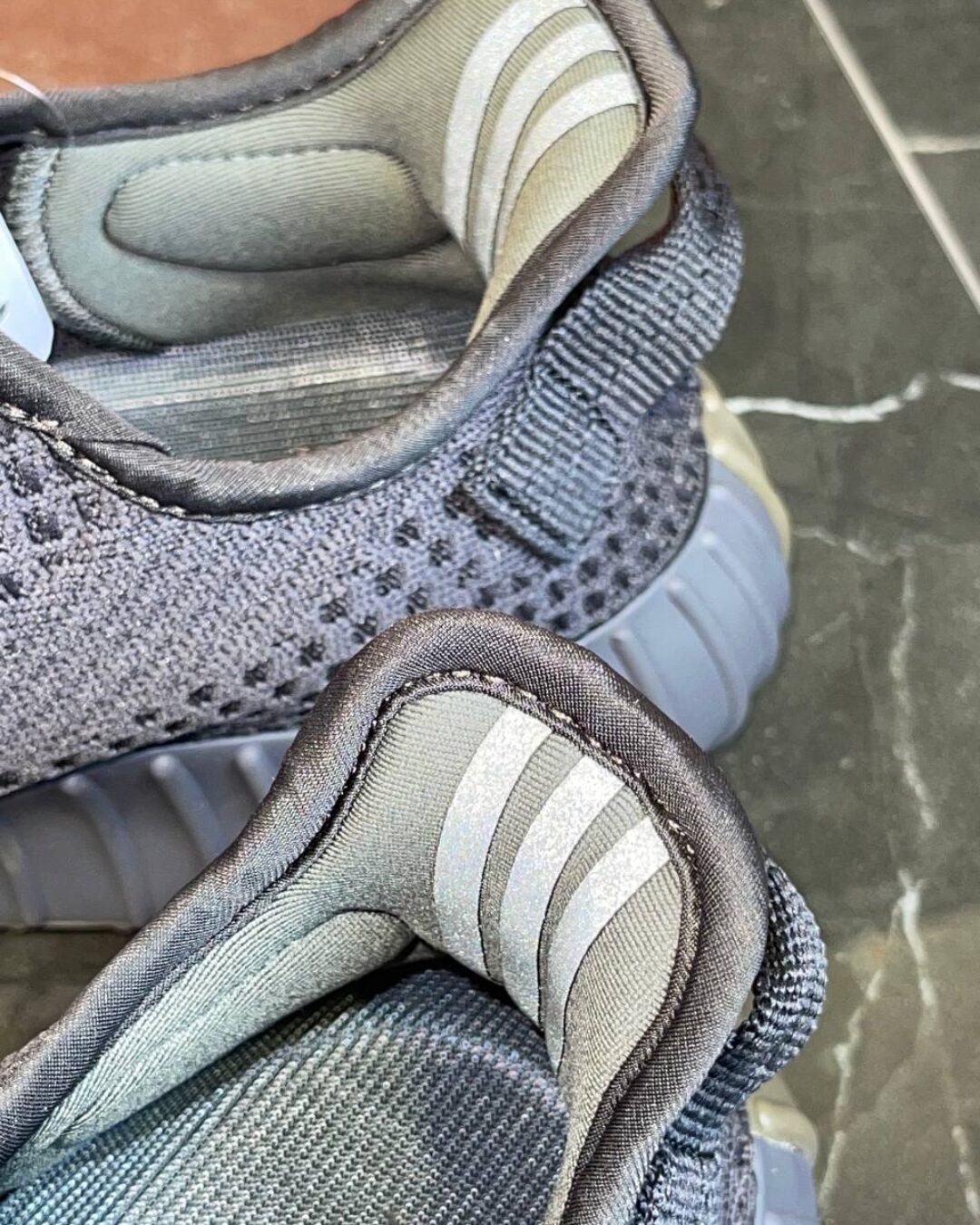 Yeezy 350 V2 Cinder Non-Reflective — изображение 6