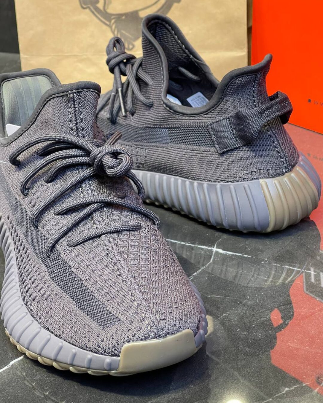 Yeezy 350 V2 Cinder Non-Reflective — изображение 7
