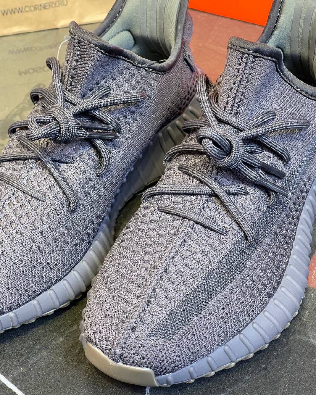 Yeezy 350 V2 Cinder Non-Reflective — изображение 8