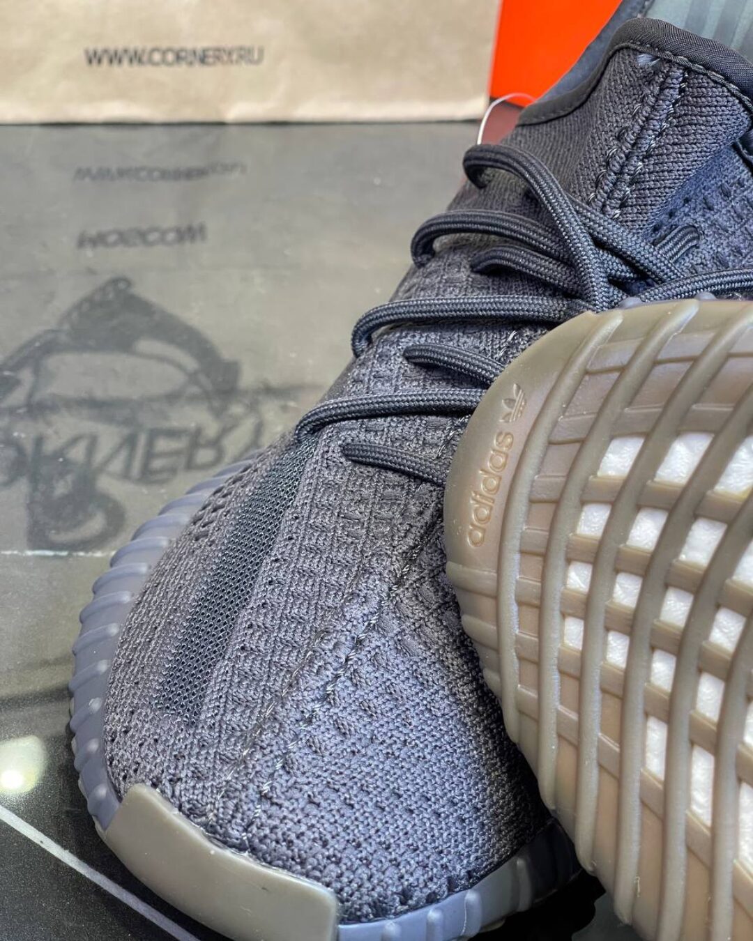 Yeezy 350 V2 Cinder Non-Reflective — изображение 9