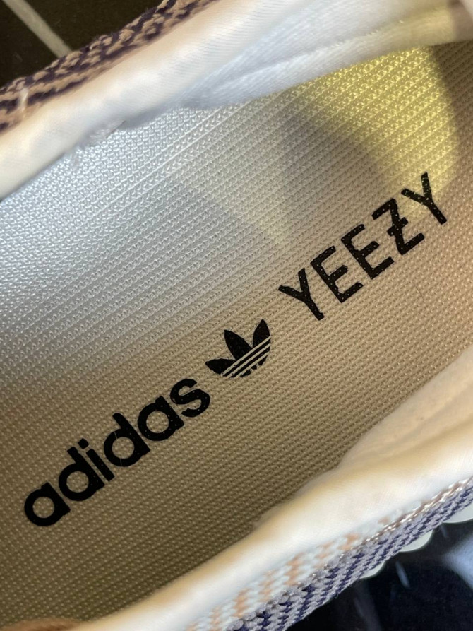 Yeezy 350 V2 Ash Pearl — изображение 8