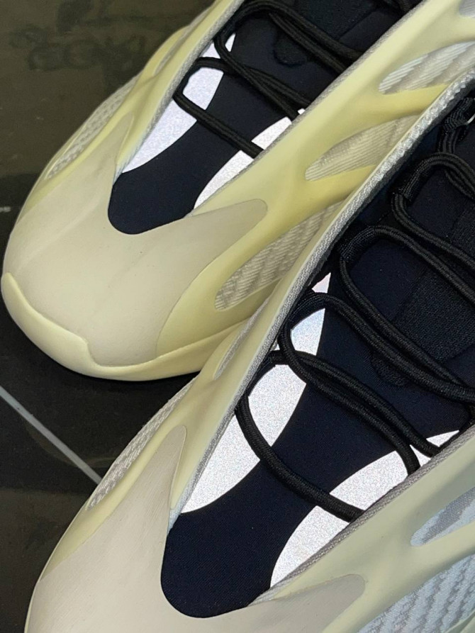 Yeezy 700 V3 Azael — изображение 7
