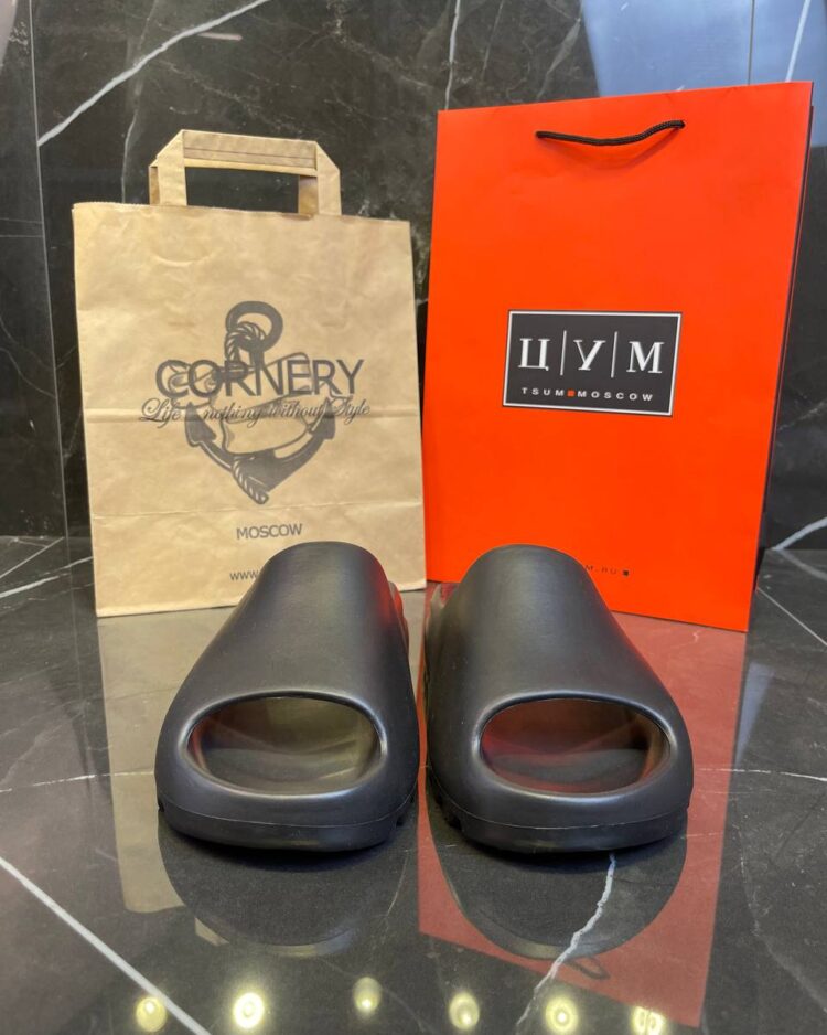 Yeezy Slide "Onyx" (дисконт) — фото 3