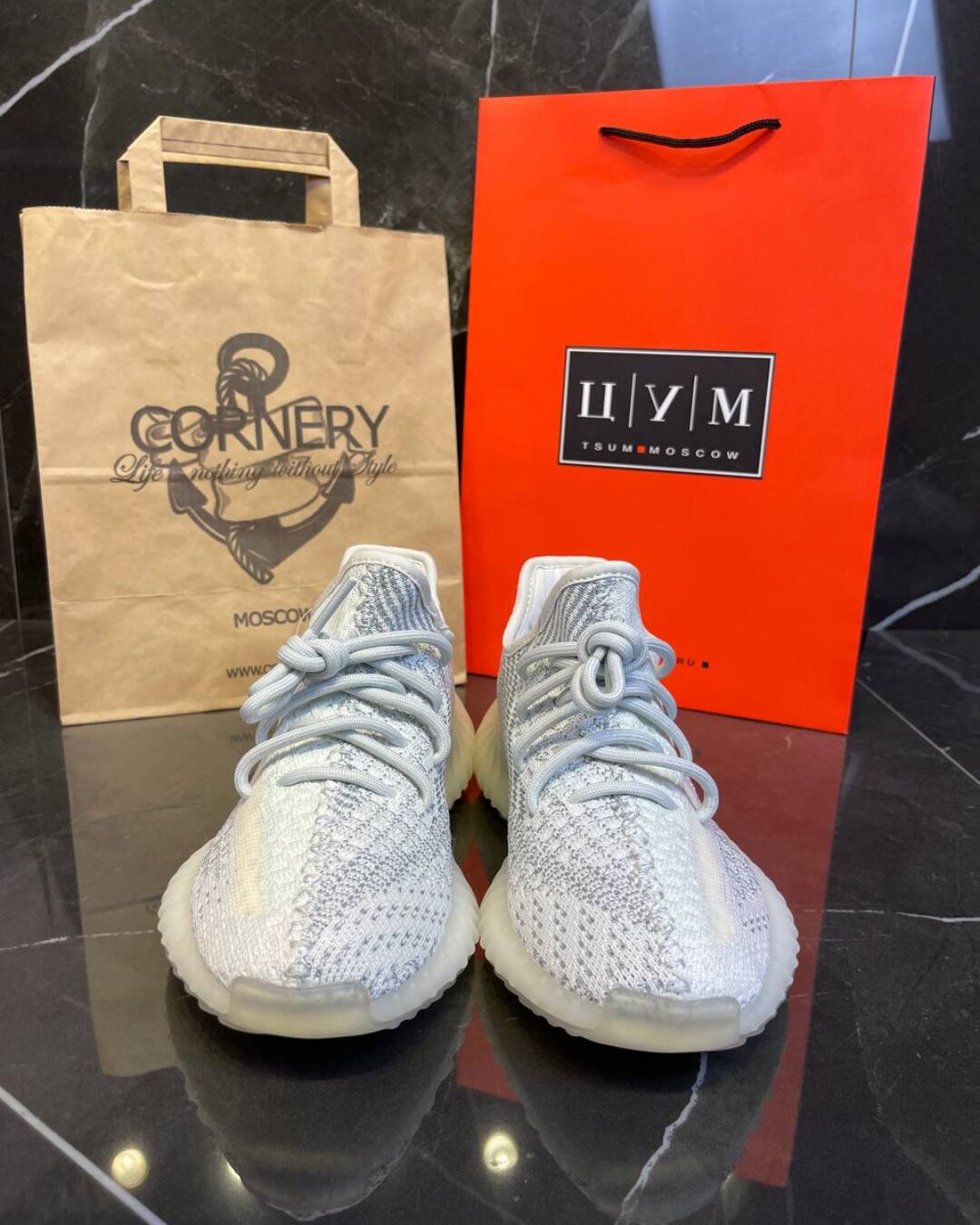 Yeezy 350 V2 Cloud White — изображение 2