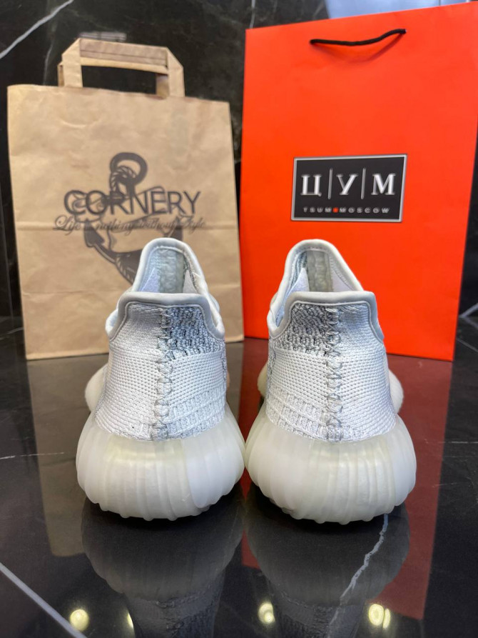 Yeezy 350 V2 Cloud White — изображение 3