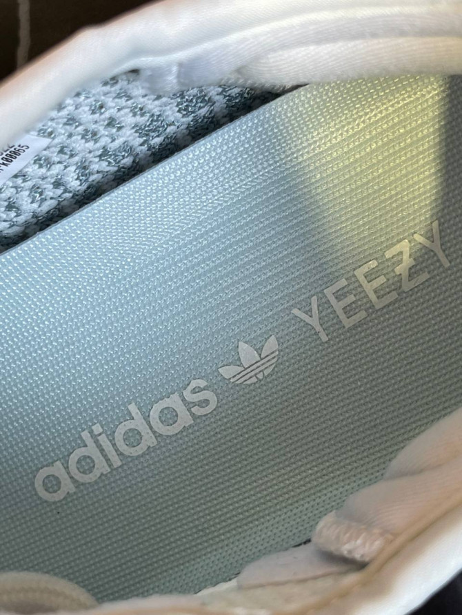 Yeezy 350 V2 Cloud White — изображение 6