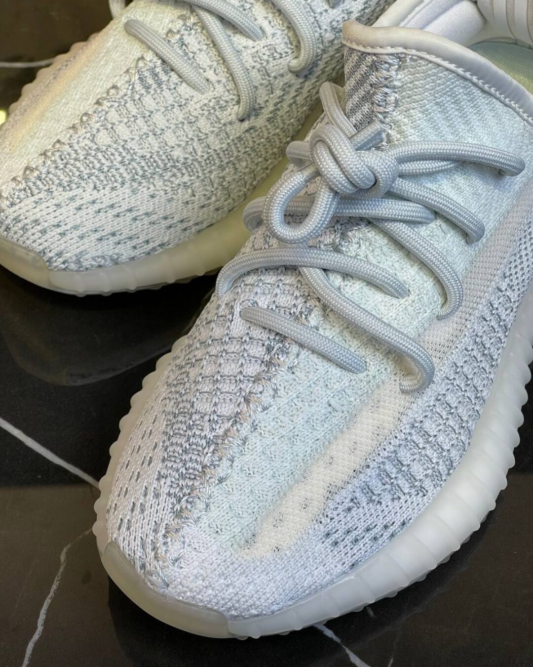 Yeezy 350 V2 Cloud White — изображение 7