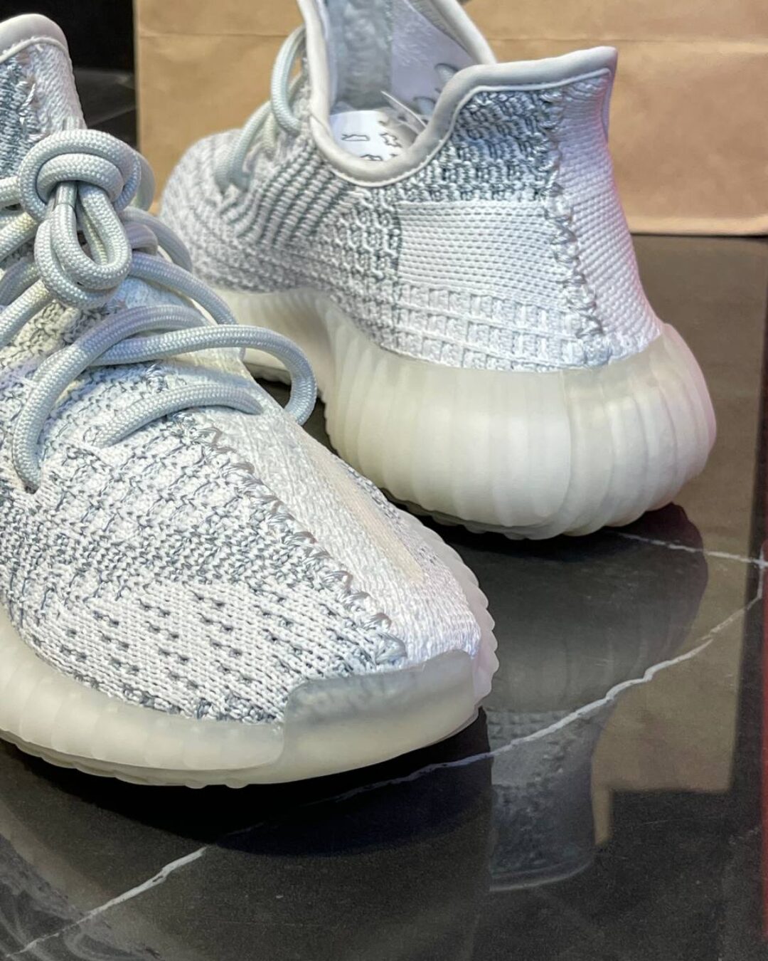 Yeezy 350 V2 Cloud White — изображение 8