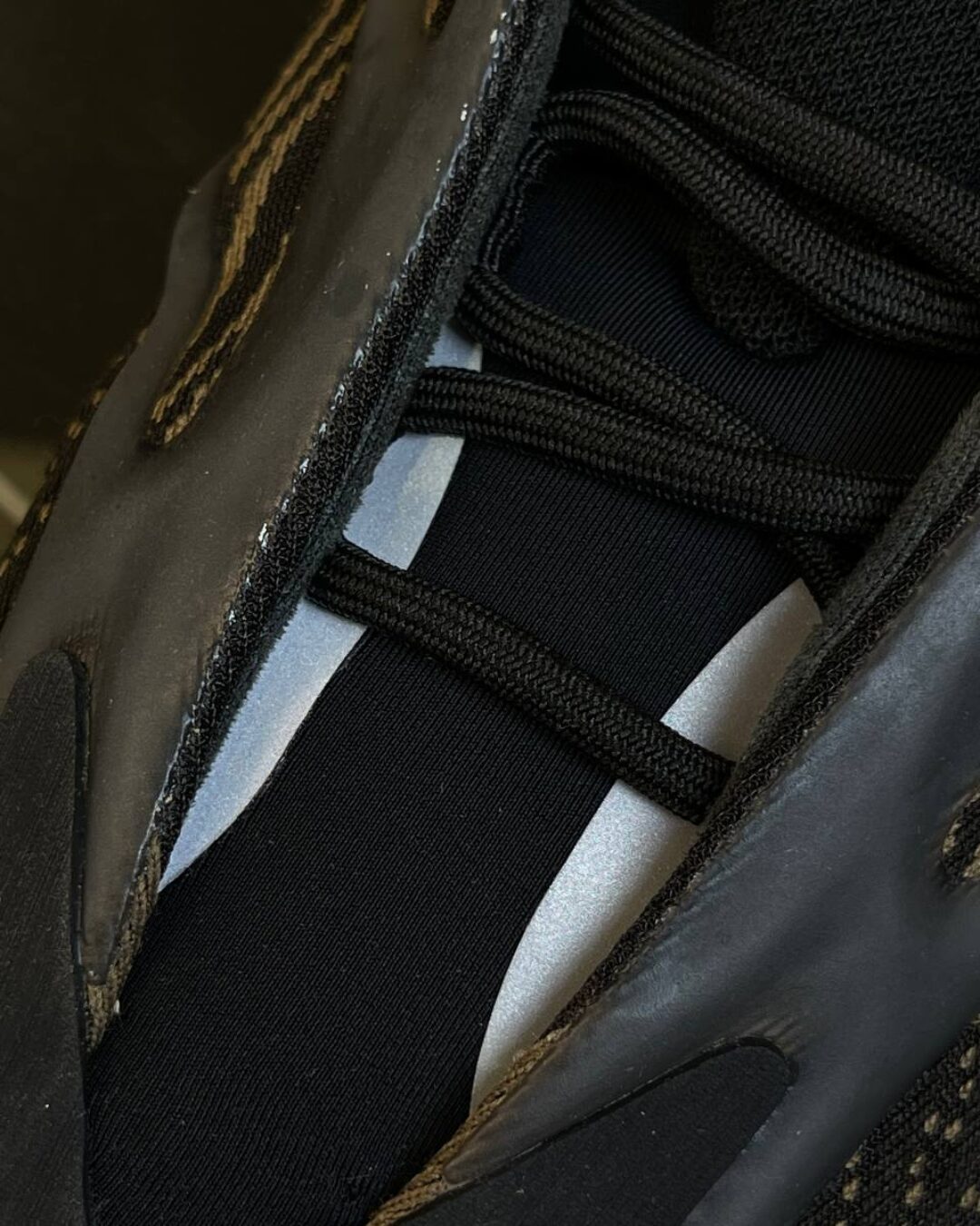 Yeezy 700 V3 Clabro (дисконт) — изображение 2