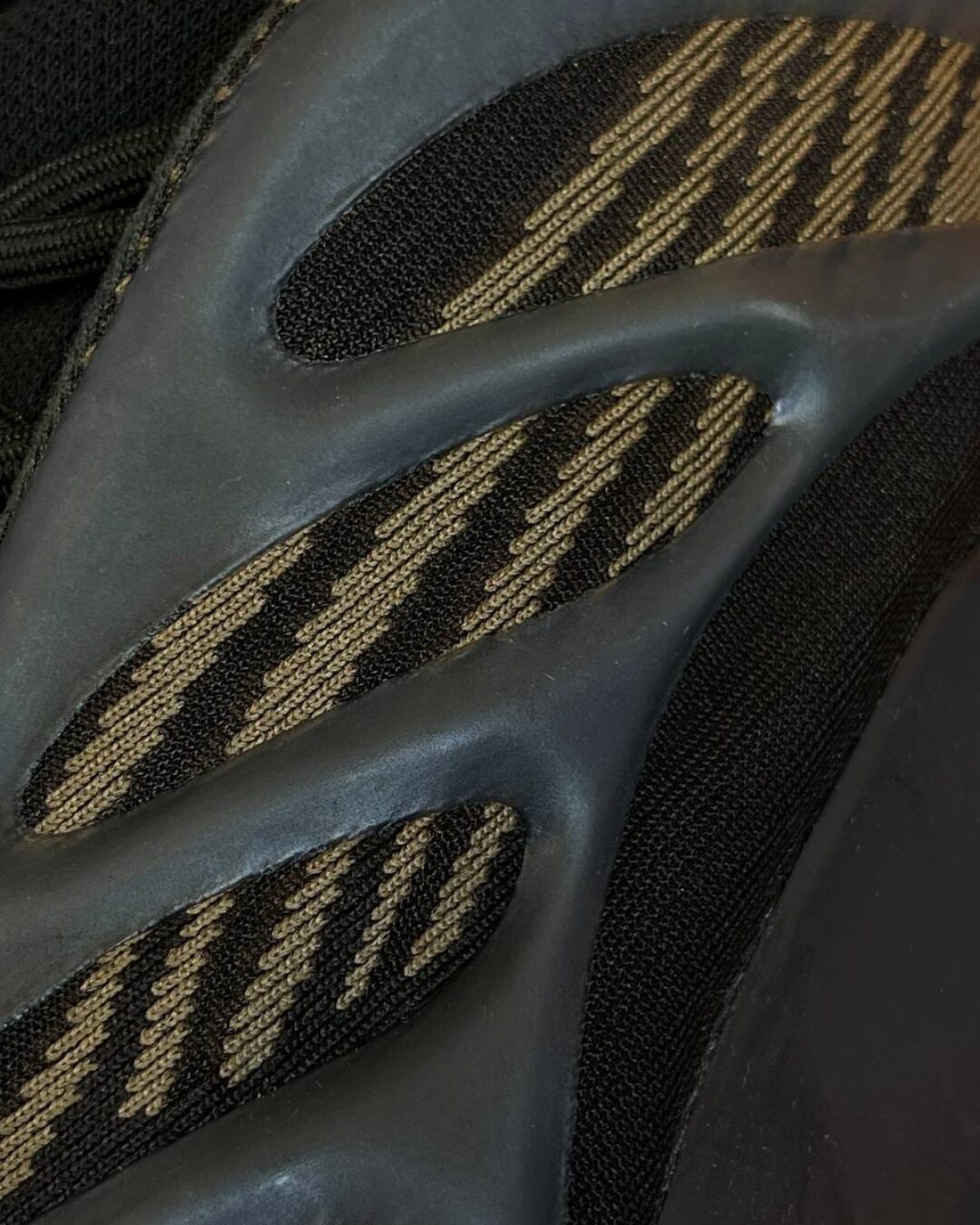 Yeezy 700 V3 Clabro (дисконт) — изображение 3