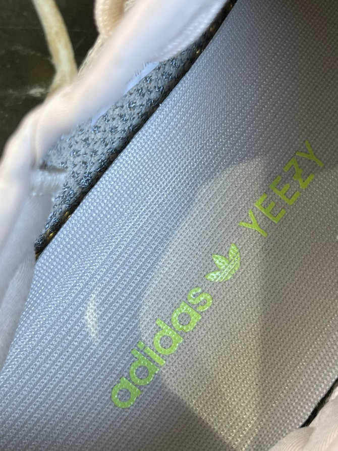 Yeezy 350 V2 Citrin — изображение 7