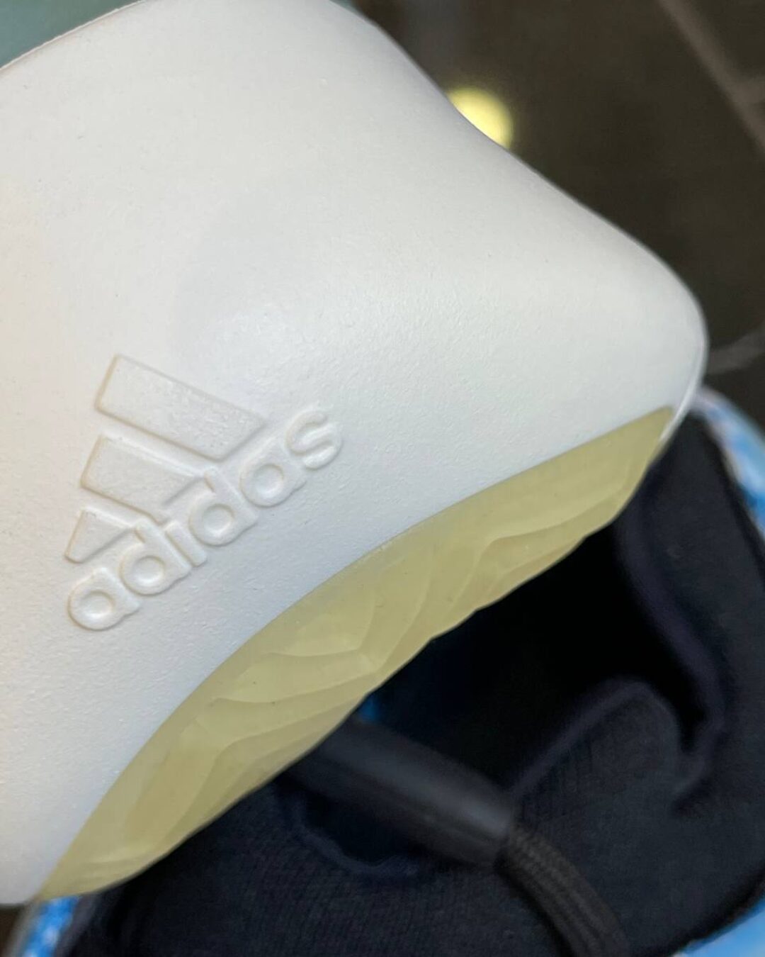 Adidas Yeezy 700 Arzareth — изображение 6