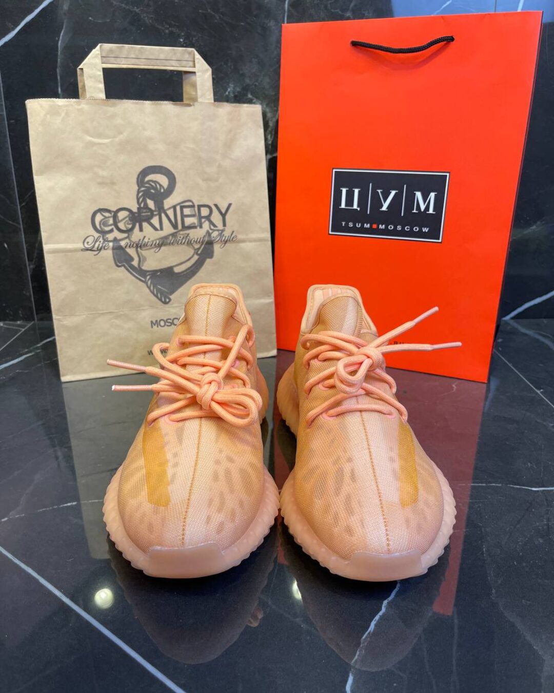 Yeezy 350 V2 MONCLA — изображение 3