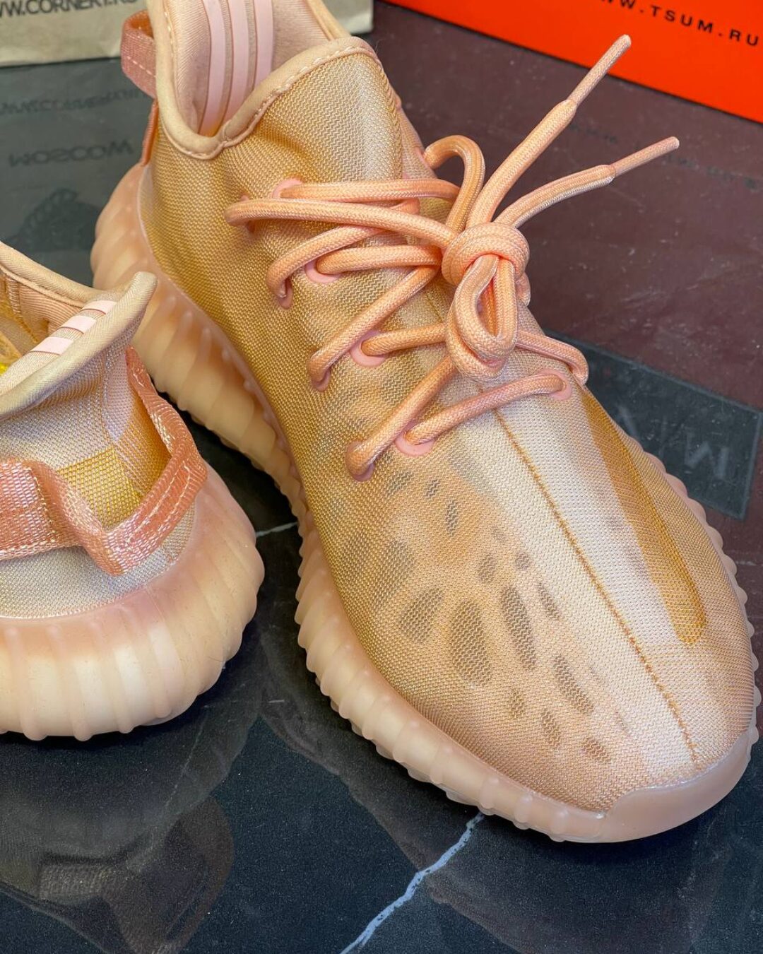 Yeezy 350 V2 MONCLA — изображение 7