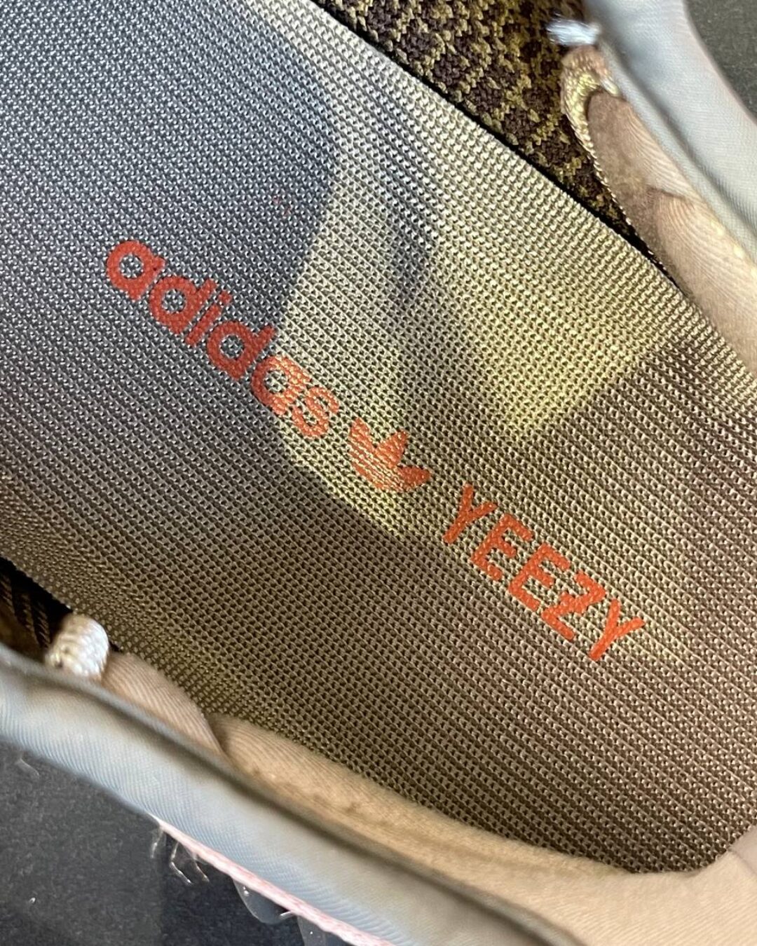 Yeezy 350 V2 "Ash Stone" — изображение 4