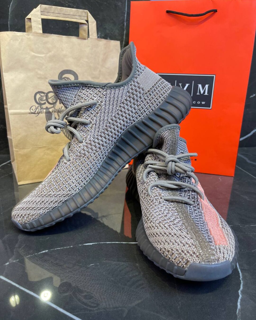 Yeezy 350 V2 "Ash Stone" — изображение 5