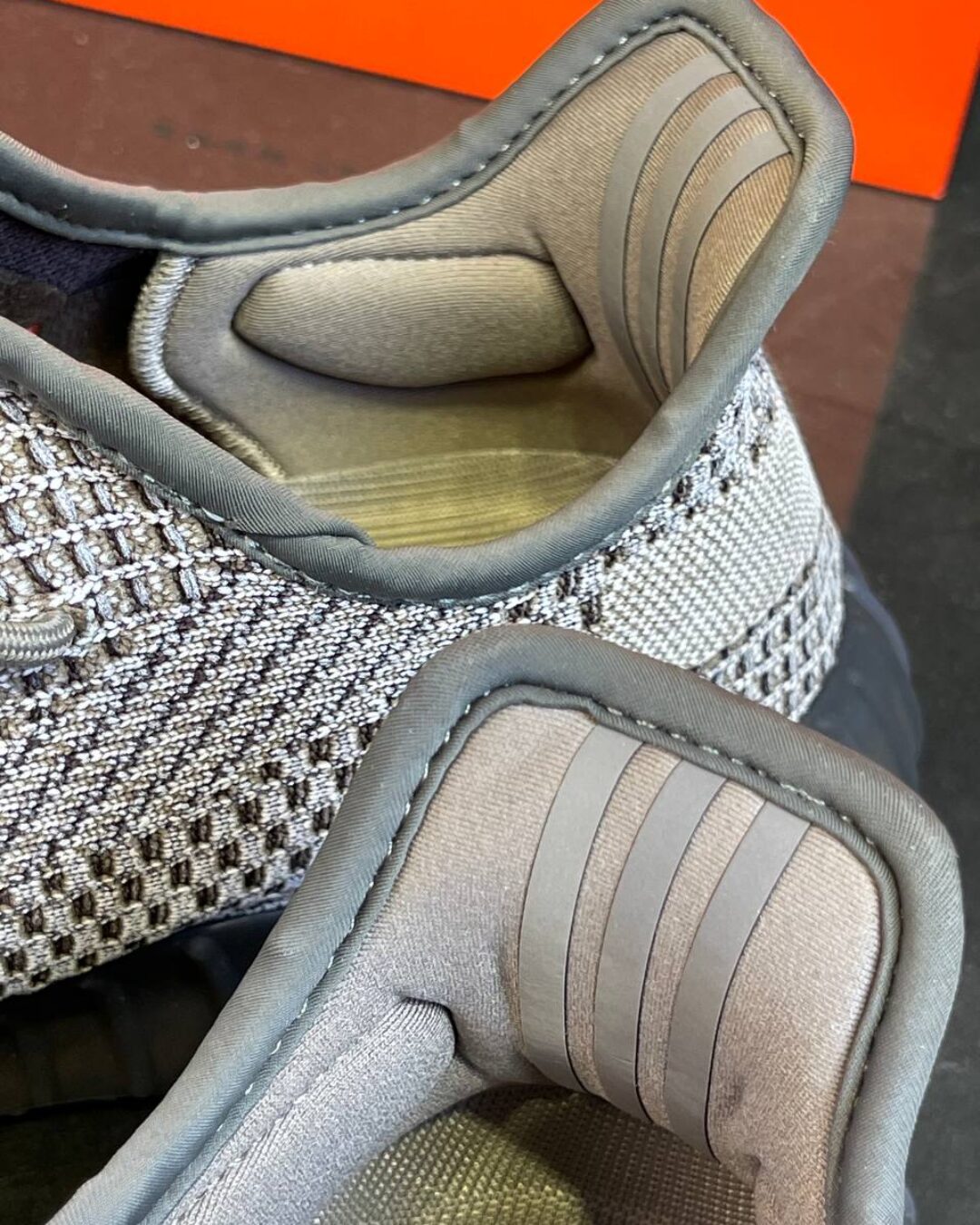 Yeezy 350 V2 "Ash Stone" — изображение 6