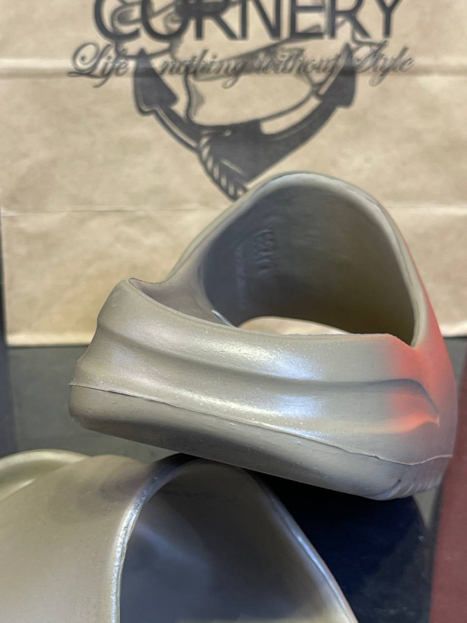 Yeezy Slide "Сore" — изображение 3