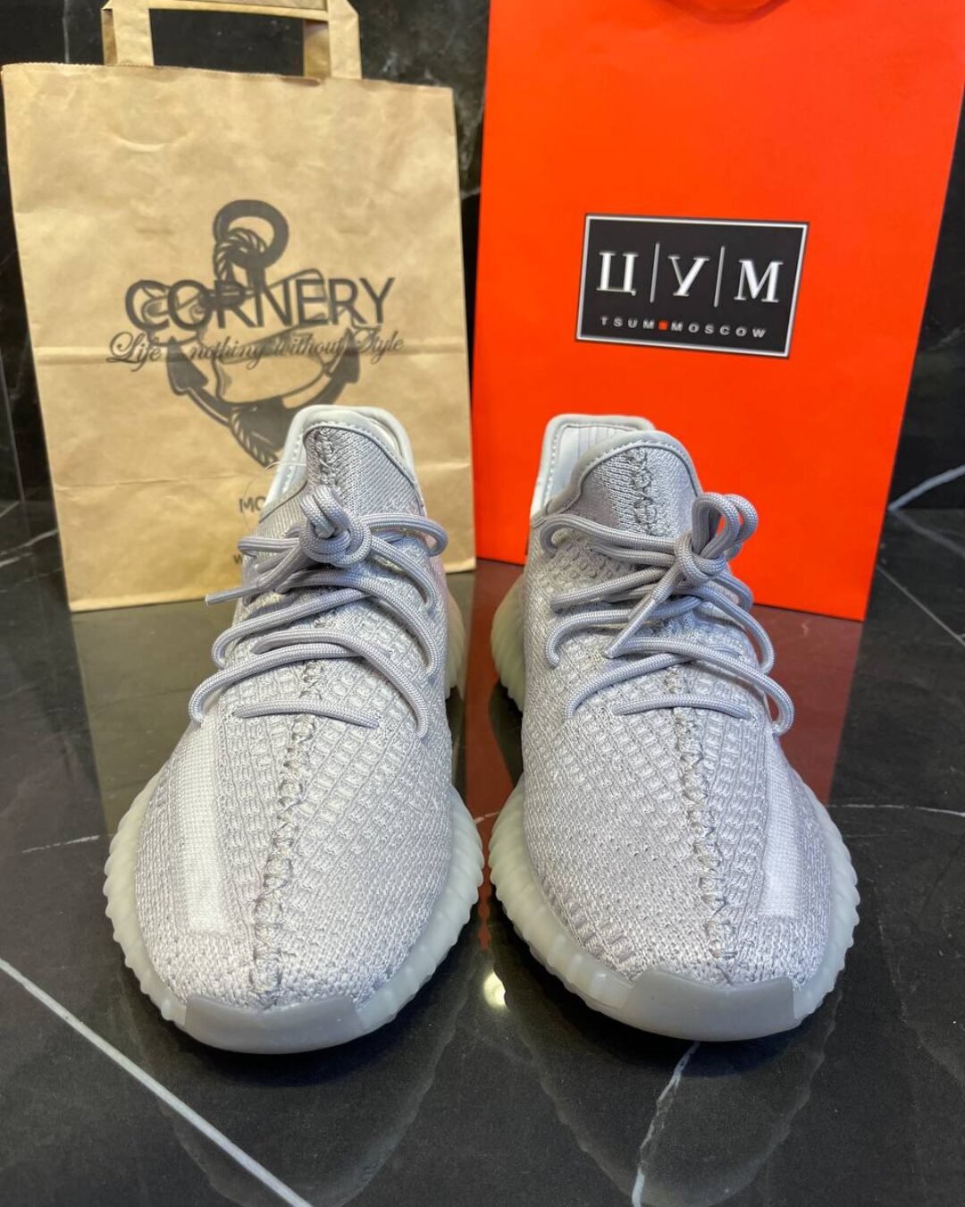 Yeezy 350 V2 Tail Light — изображение 2