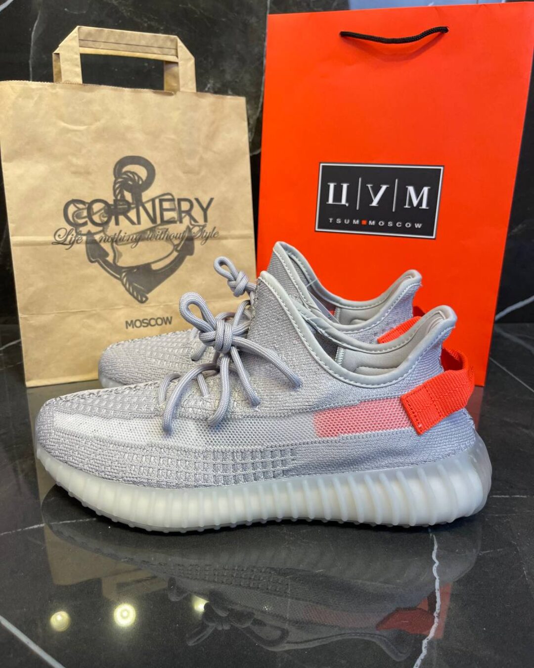 Yeezy 350 V2 Tail Light — изображение 3
