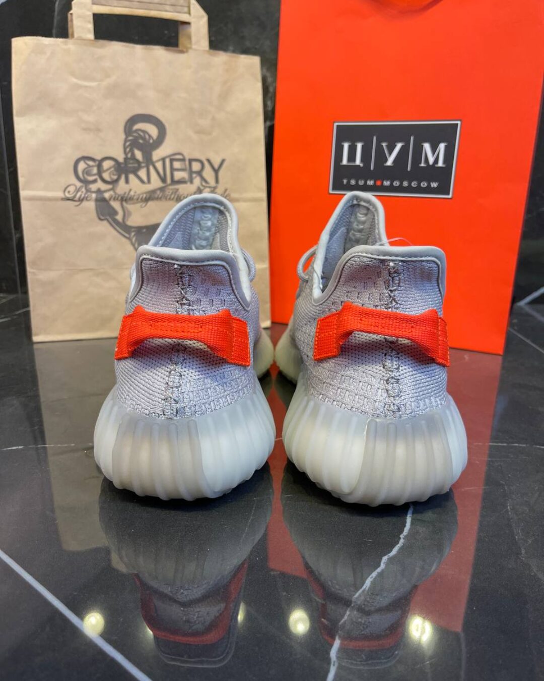 Yeezy 350 V2 Tail Light — изображение 4