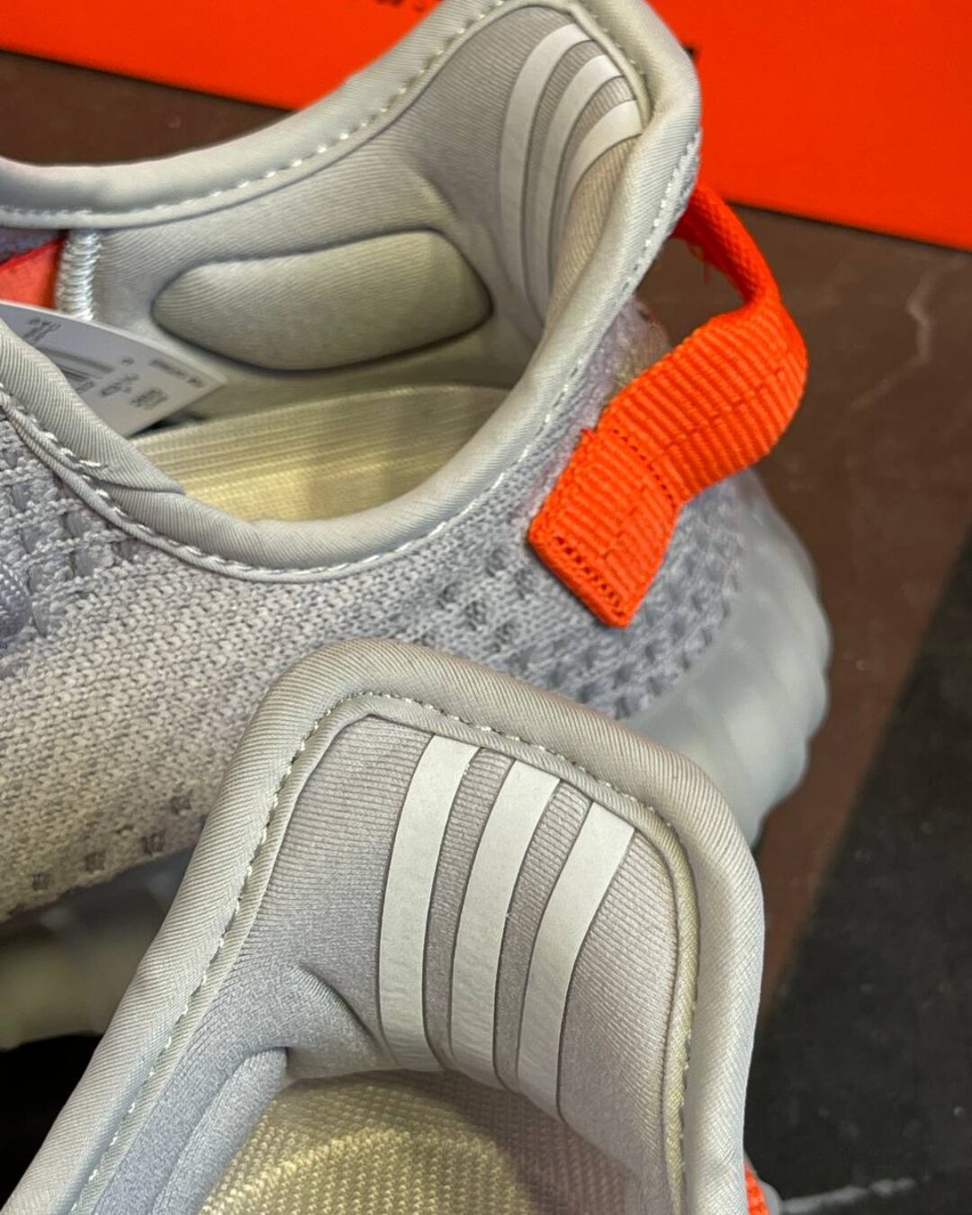 Yeezy 350 V2 Tail Light — изображение 6