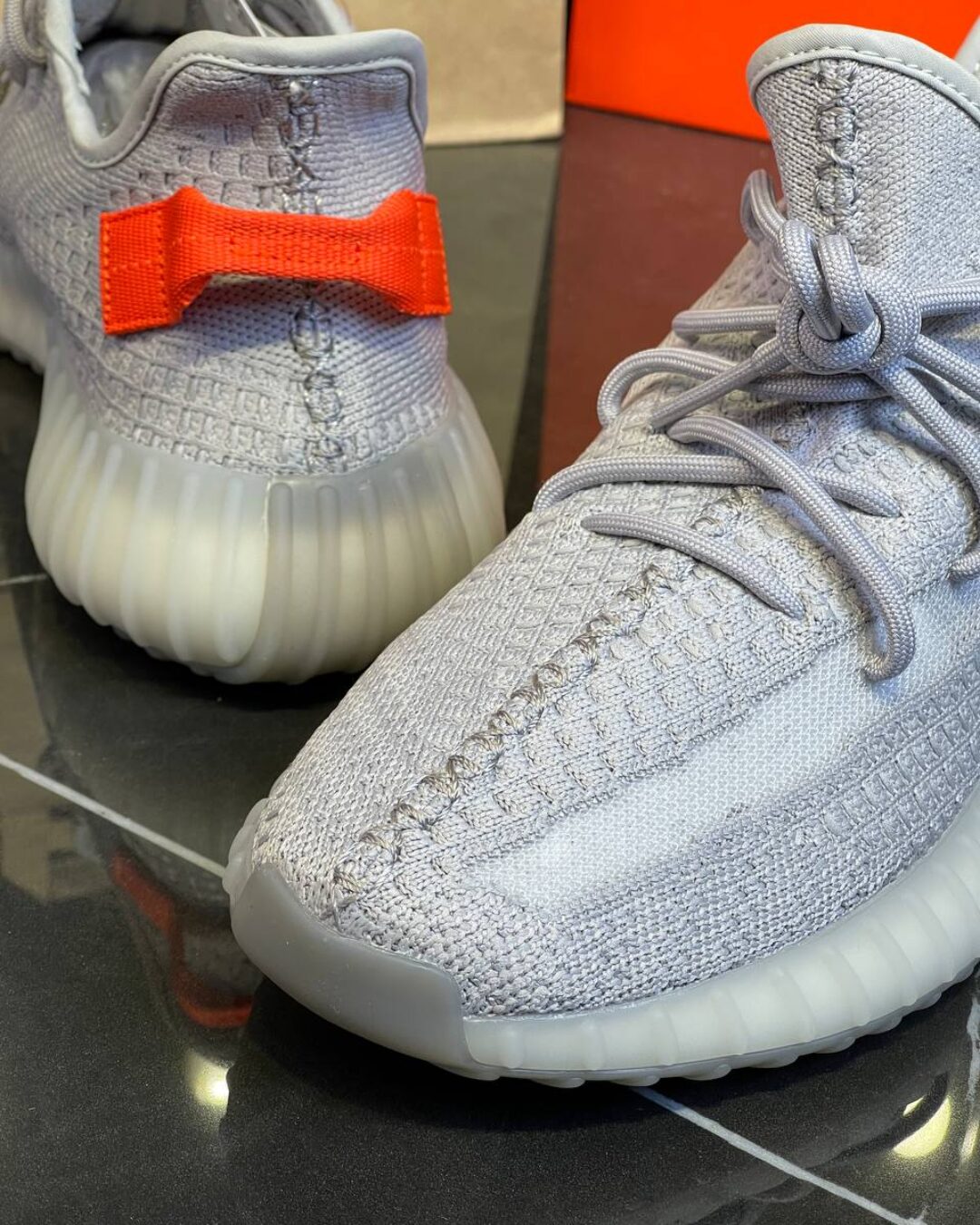 Yeezy 350 V2 Tail Light — изображение 7