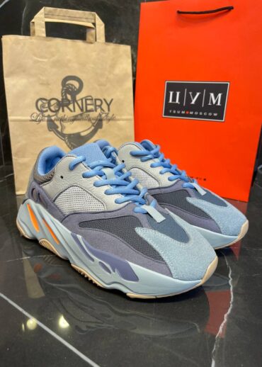 Yeezy 700 Carblu