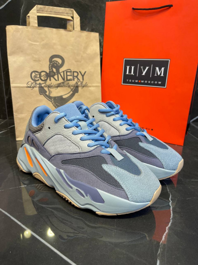 Yeezy 700 Carblu