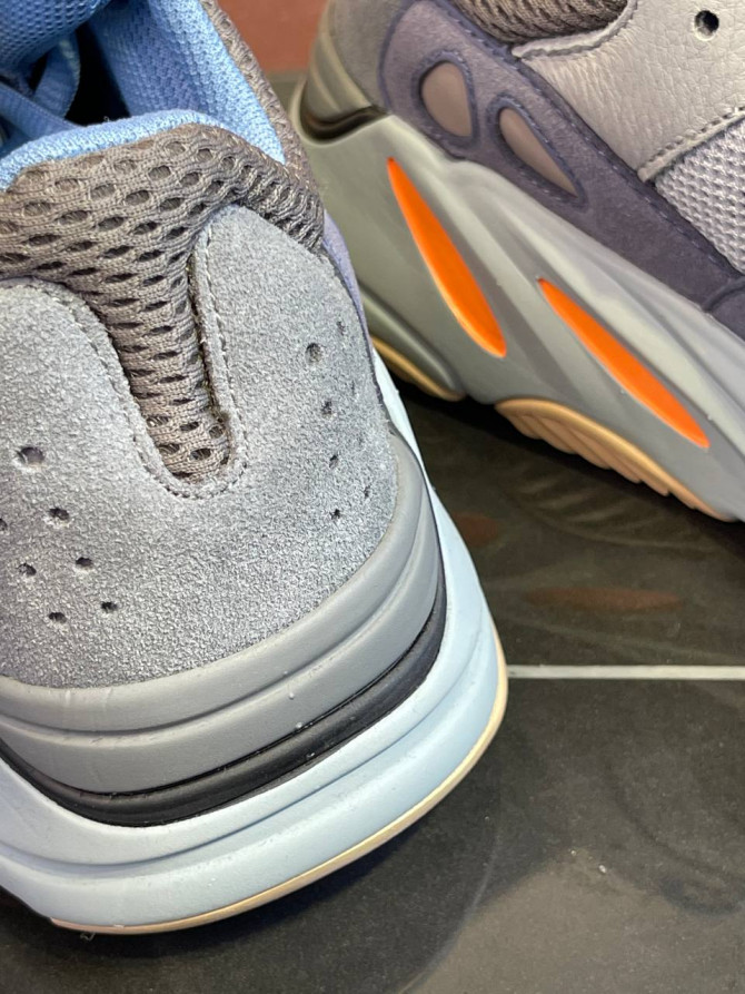 Yeezy 700 Carblu — изображение 5
