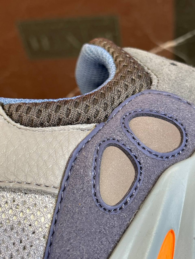 Yeezy 700 Carblu — изображение 7
