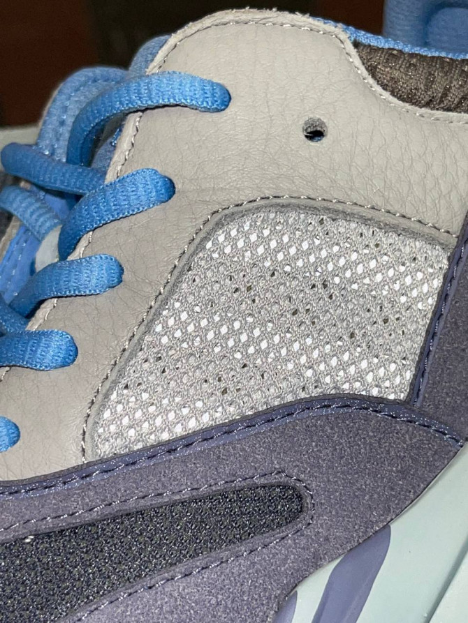 Yeezy 700 Carblu — изображение 9