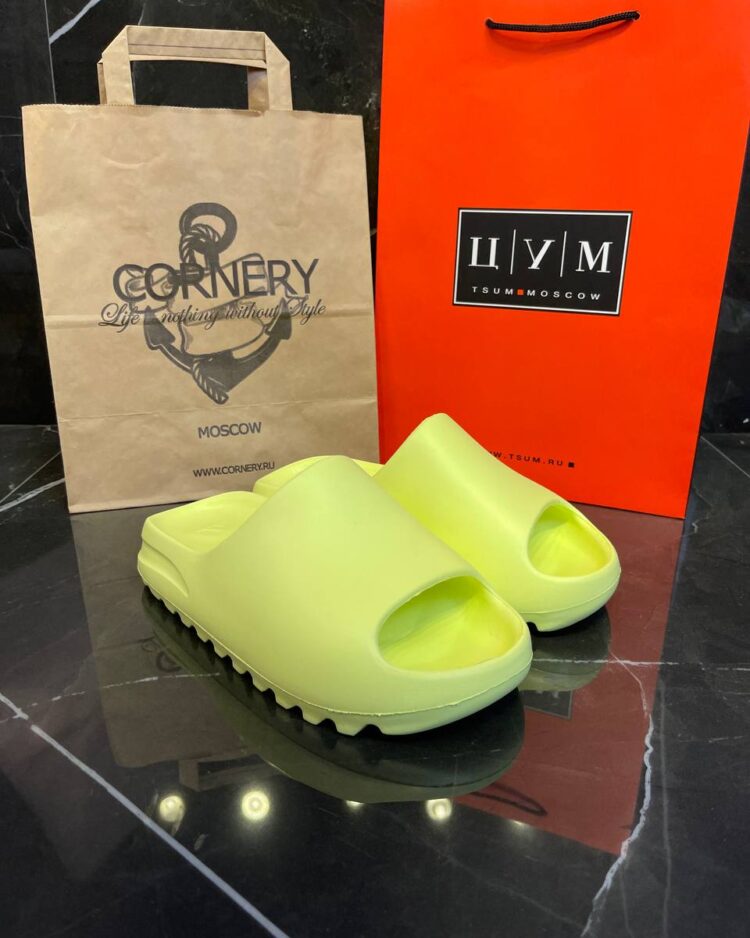 Yeezy Slide "Glow Green" (дисконт) — фото 1