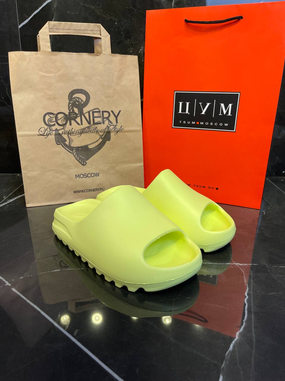Yeezy Slide "Glow Green" (дисконт)