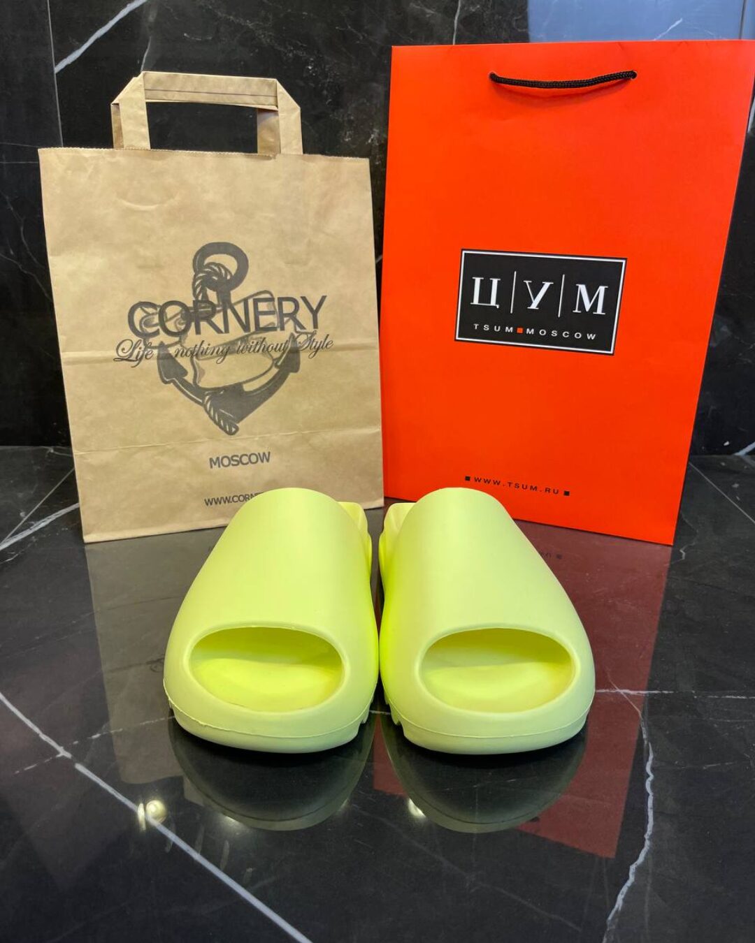Yeezy Slide "Glow Green" (дисконт) — изображение 2