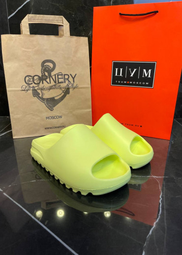 Yeezy Slide "Glow Green"