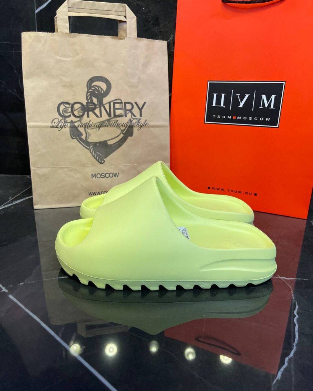 Yeezy Slide "Glow Green" (дисконт) — изображение 4