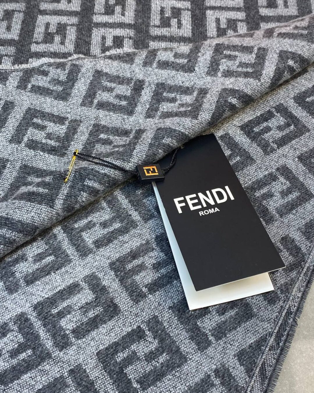 Шарф Fendi — изображение 5