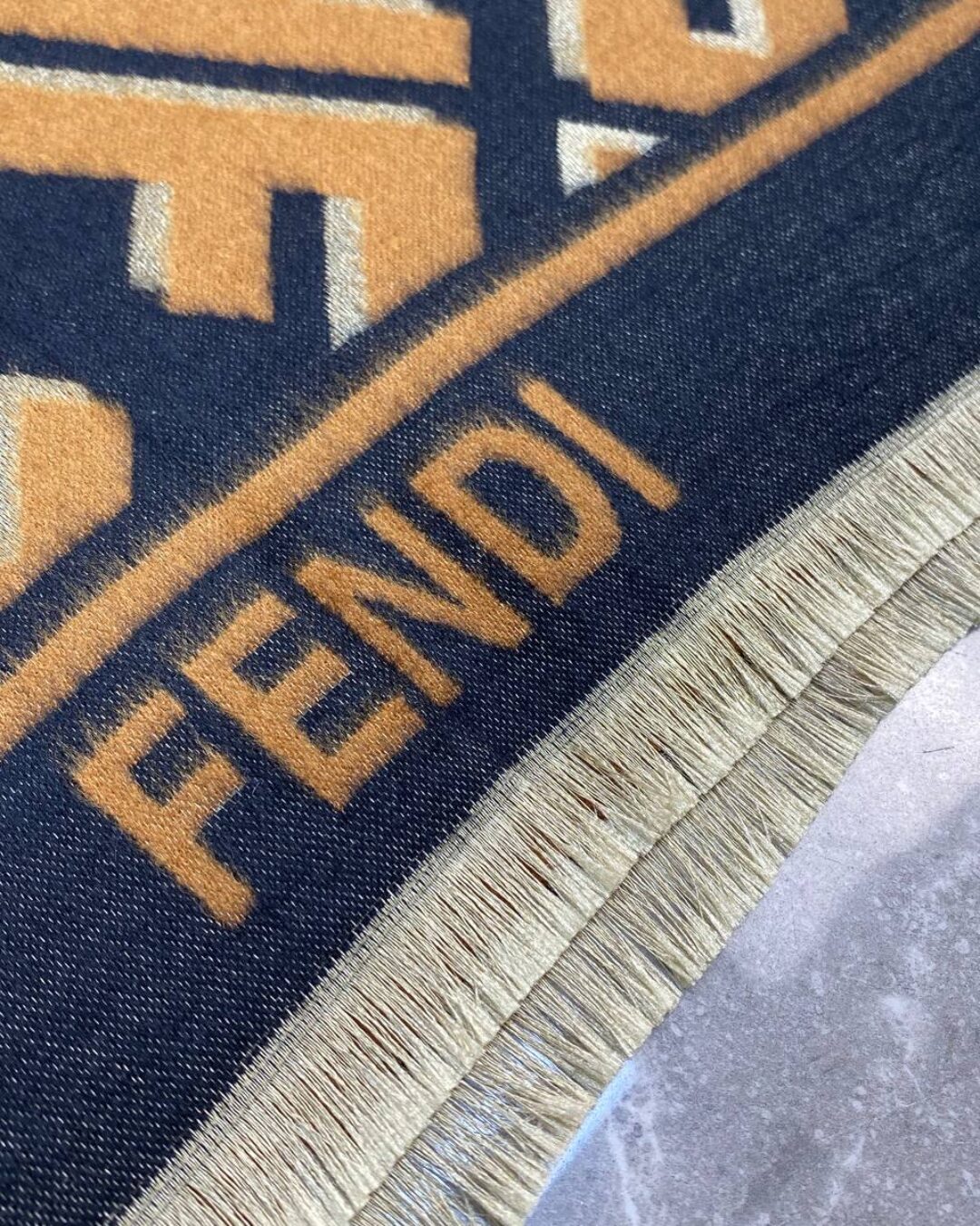 Шарф Fendi — изображение 3