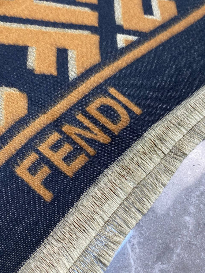 Шарф Fendi — изображение 3