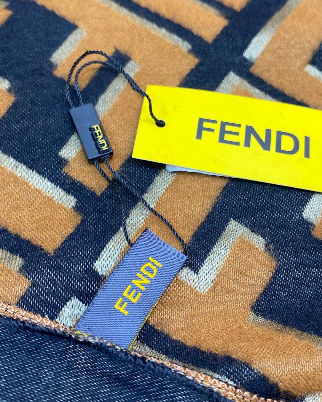 Шарф Fendi — изображение 5