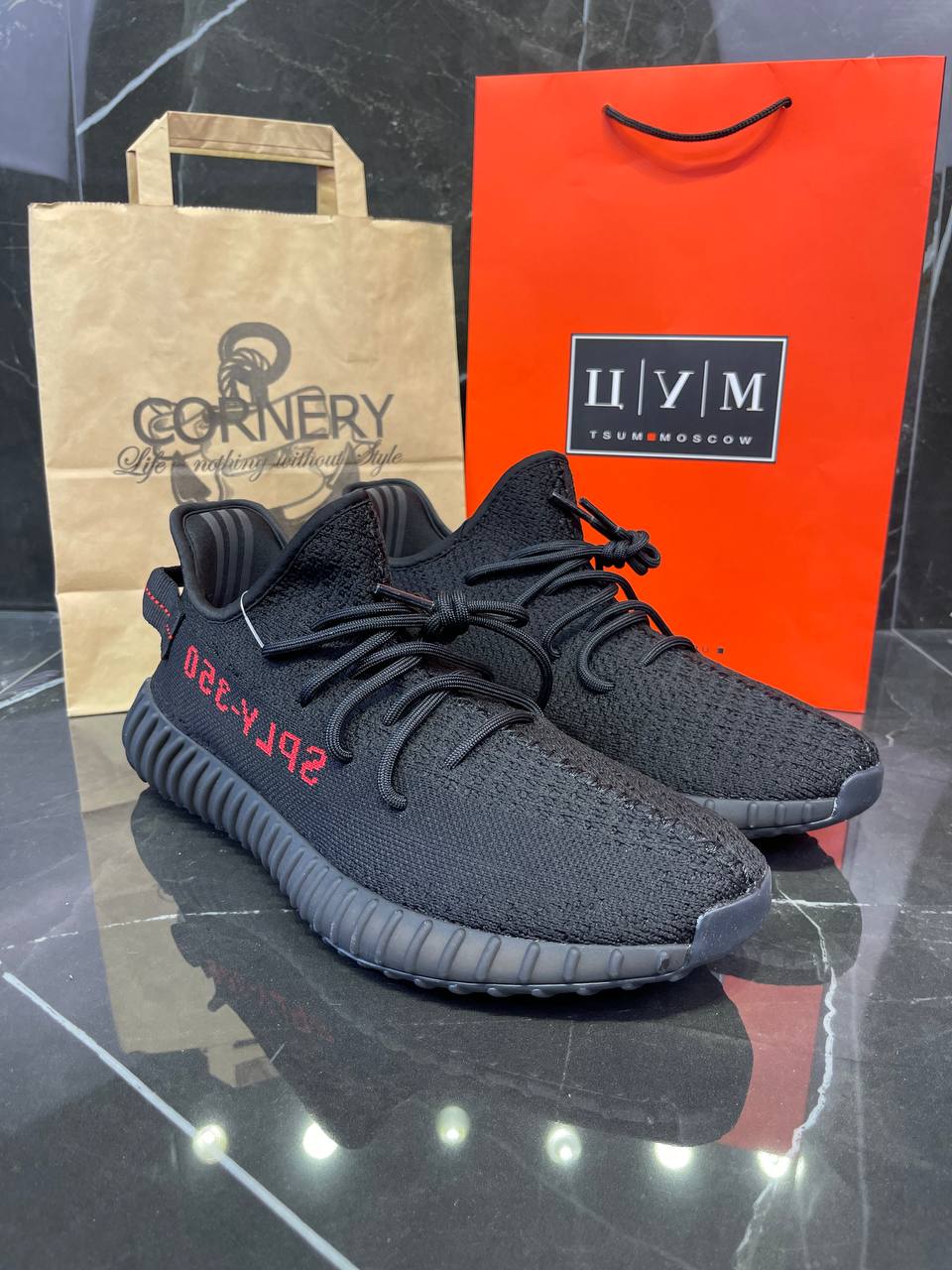 Yeezy  350 V2 Core Black/Red — фото 1
