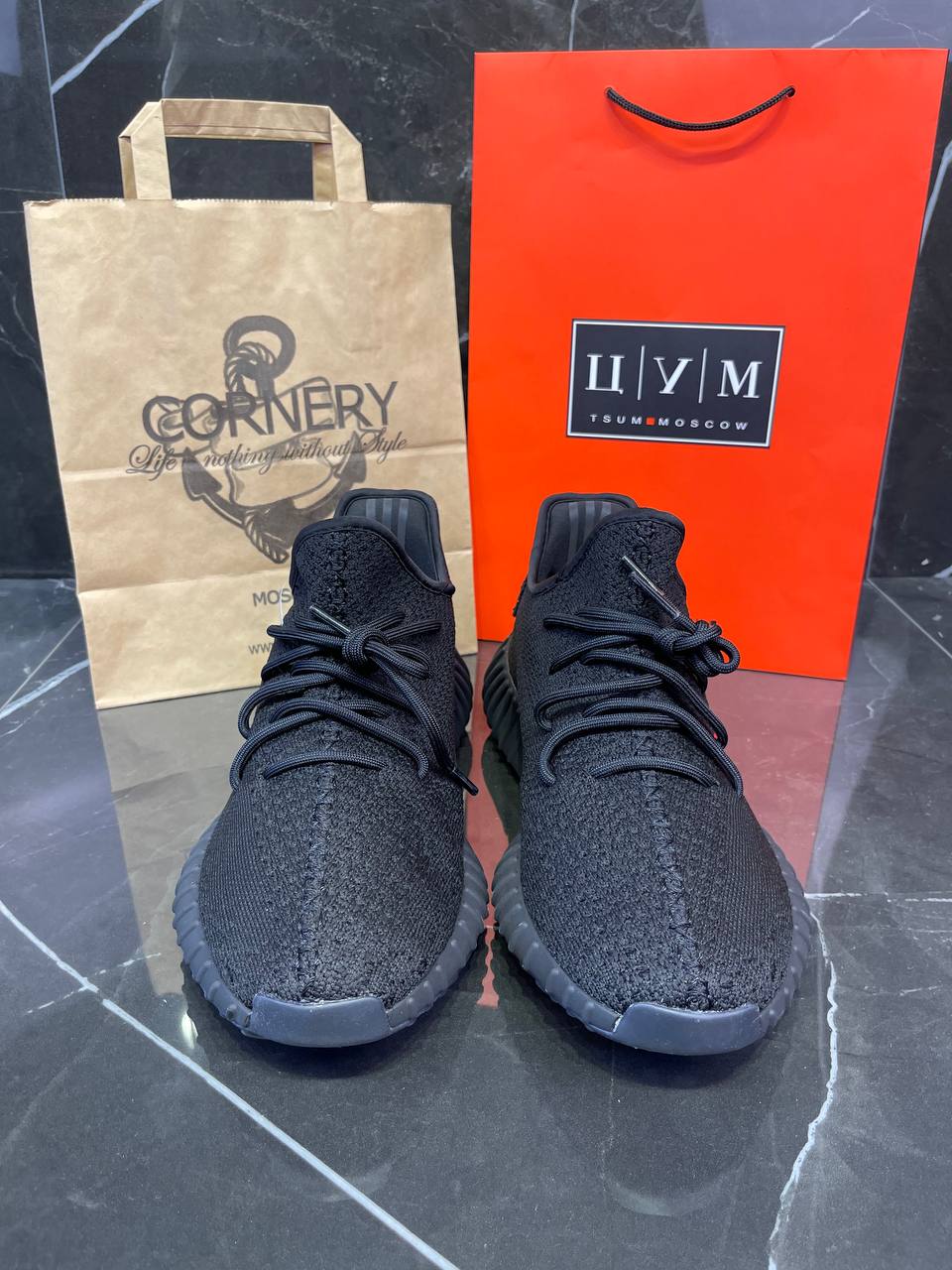 Yeezy  350 V2 Core Black/Red — фото 2