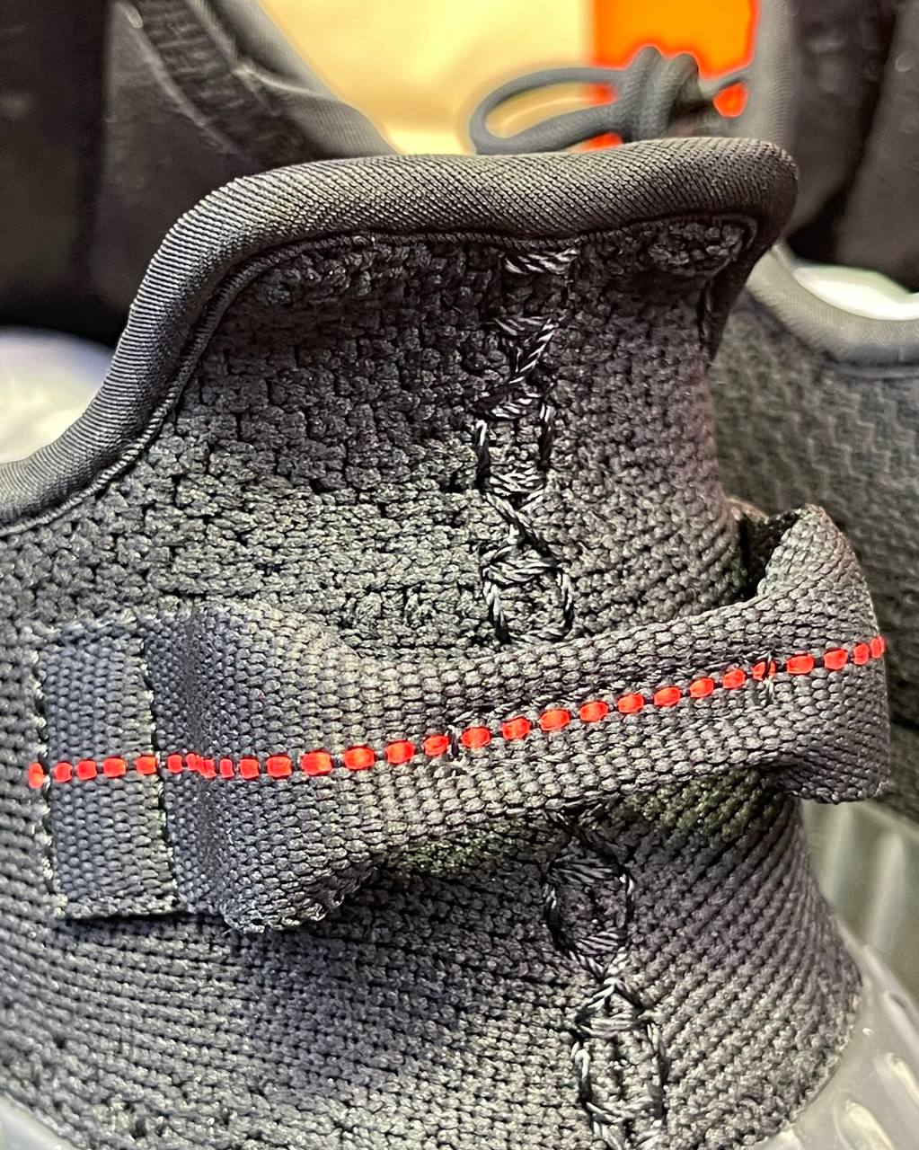 Yeezy  350 V2 Core Black/Red — фото 4