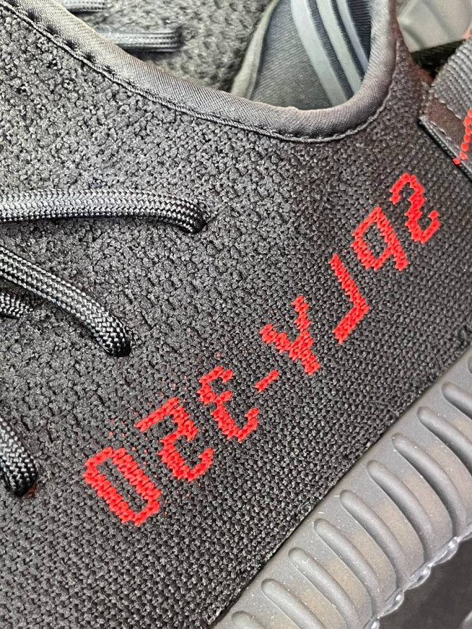 Yeezy  350 V2 Core Black/Red — изображение 6