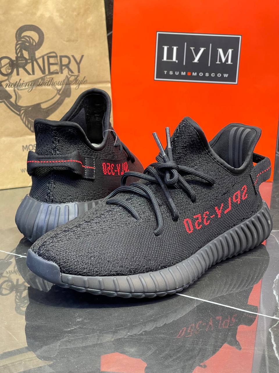 Yeezy  350 V2 Core Black/Red — фото 8