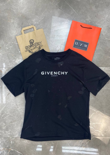 Футболка Givenchy