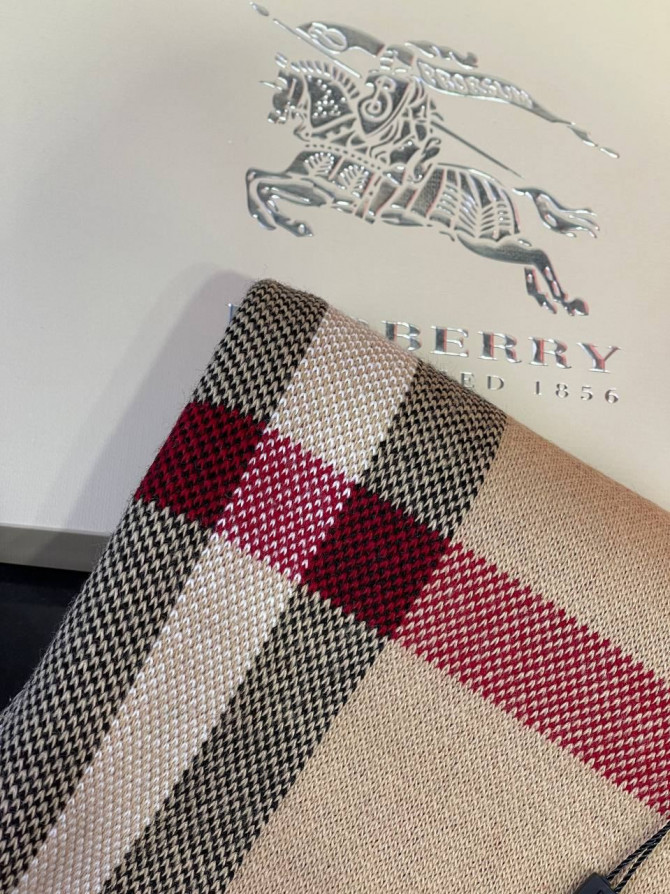 Шарф Burberry — изображение 6