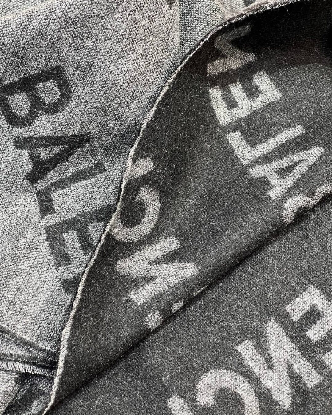 Шарф Balenciaga — изображение 5